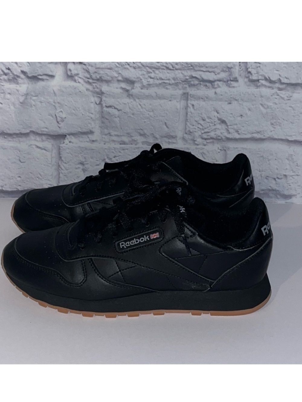 Reebok Classic Leather Junior Boys Size 6.5 Black Tan bottoms Gum bottom